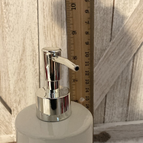 Rae Dunn Merry Soap Dispenser - Picture 4 of 4